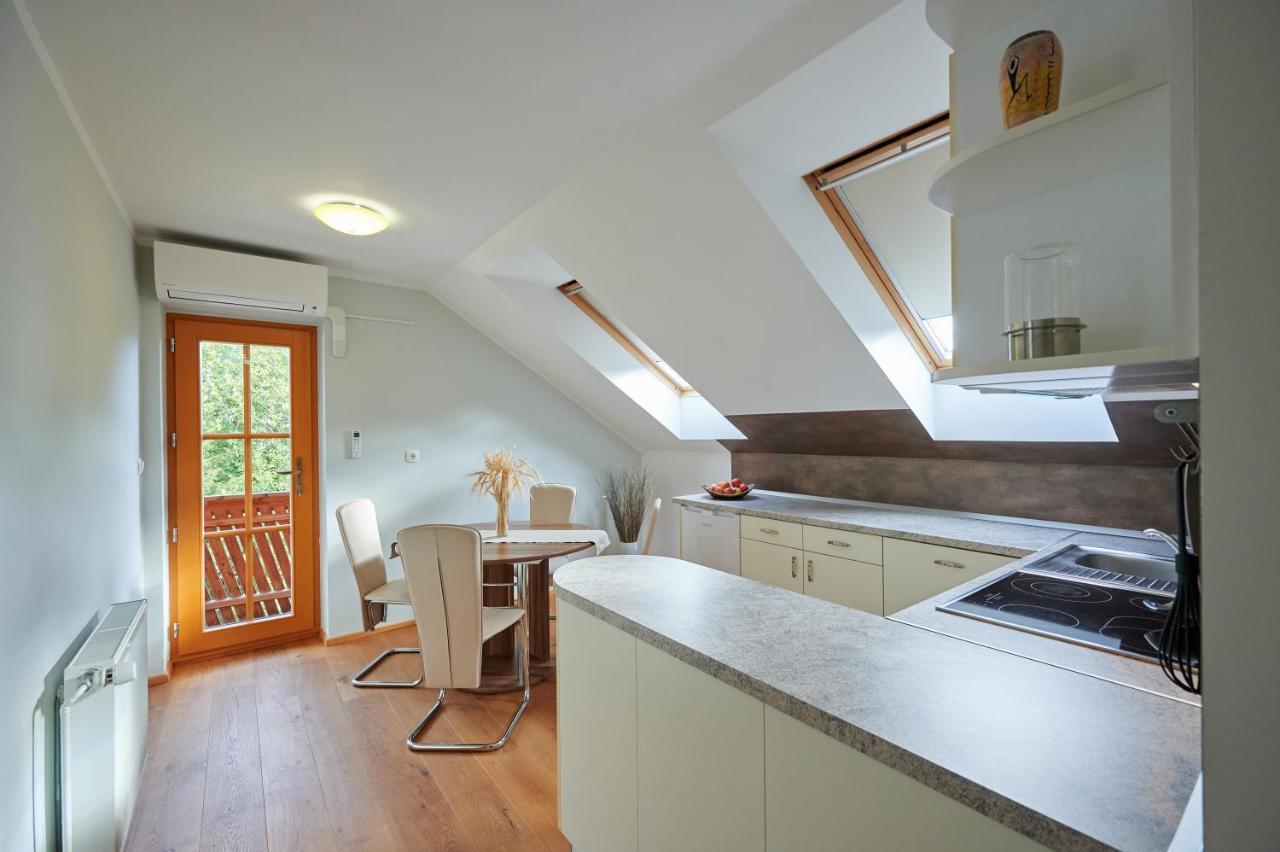 Guest House Hisa Sonca Luce Exterior photo